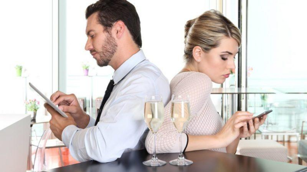 Partner-Phubbing: come gli smartphone influenzano le relazioni di coppia